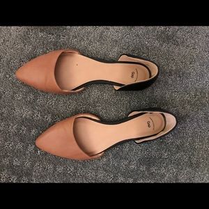 Cute two-toned Gap flats size 9!